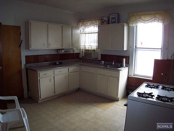 5th image of 173 Bergen Ave