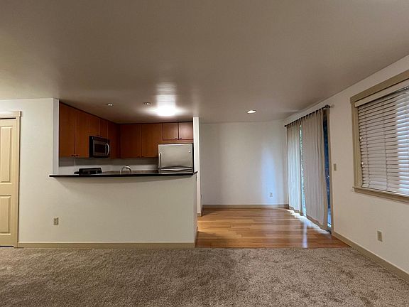 4th image of 8240 126th Ave NE #D-301