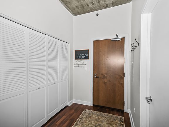 3rd image of 1305 S Michigan Ave APT 1402