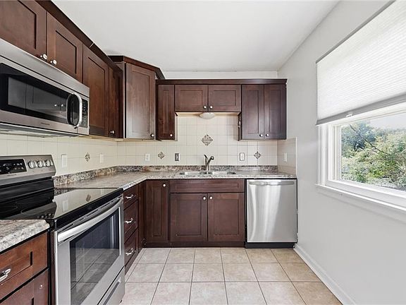 2nd image of 9012 Wornall Rd