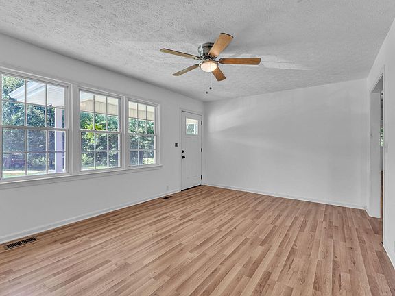 5th image of 159 Green Briar Dr