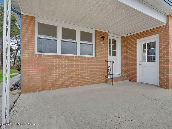 3rd image of 47 Sabinas St