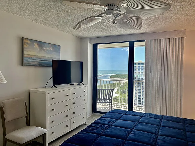 320 Seaview Ct #1710 — Photo 9