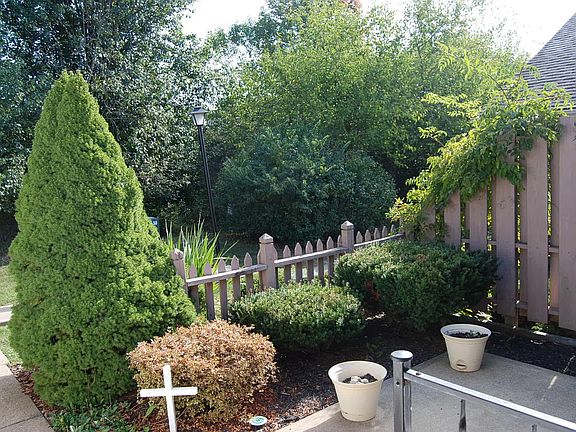 3rd image of 3544 Chesapeake Dr