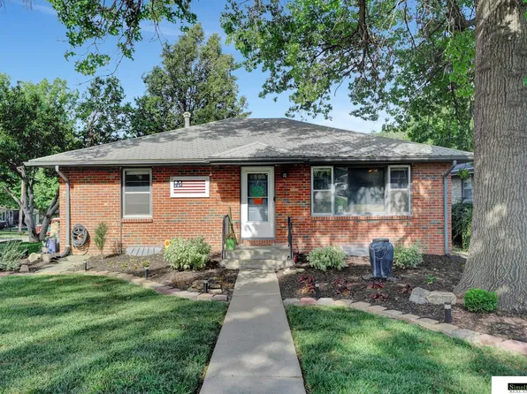 385 S 55th St, Lincoln, NE 68510