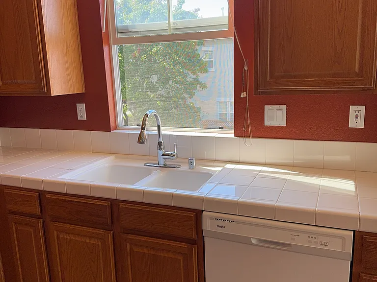 1084 Cottage Ln — Photo 15
