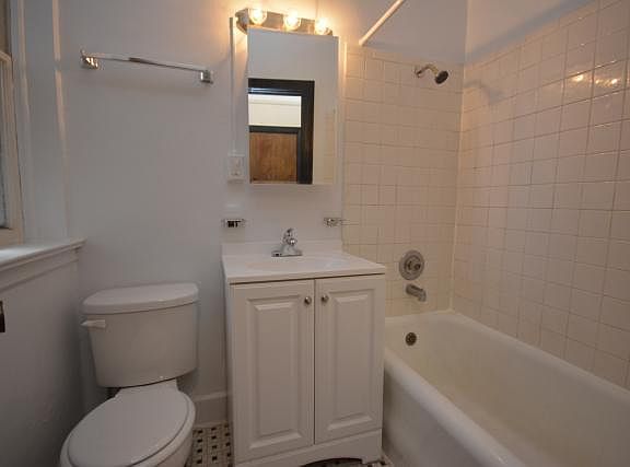 4th image of 948 W Cuyler Ave APT 102