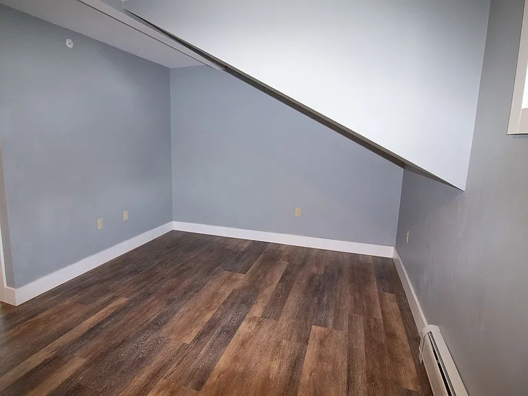 219 Pleasant St — Photo 2