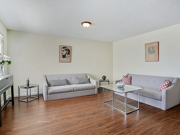 3rd image of 2216 Glasgow Dr APT 107