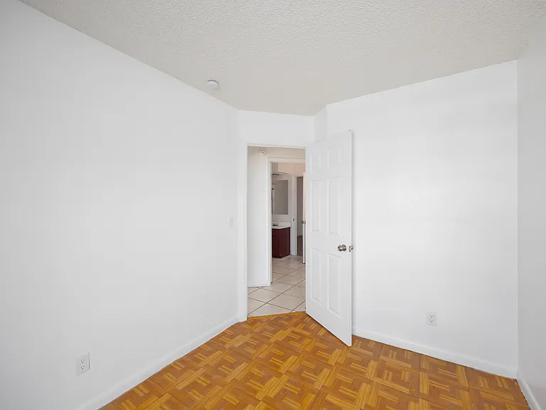 7351 W Oregon Ave — Photo 14