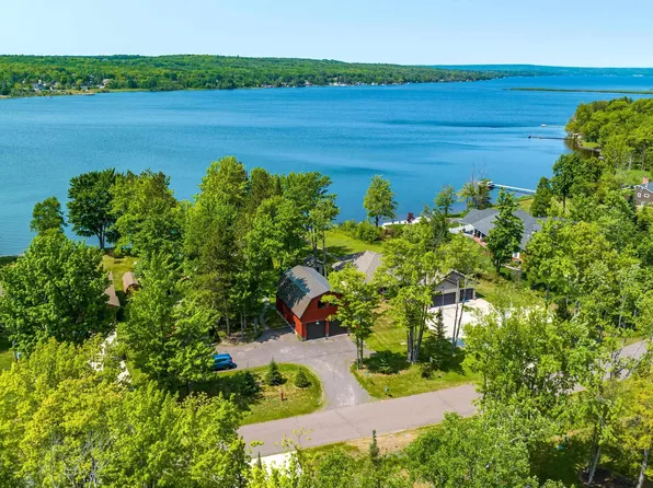 41717 Half Moon Beach Rd, Chassell, MI 49916