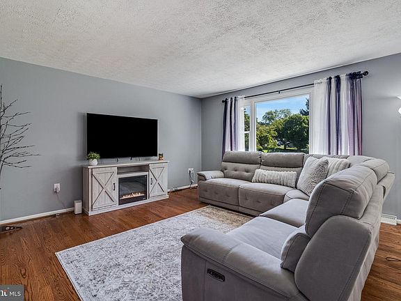 3rd image of 37636 Handel Dr