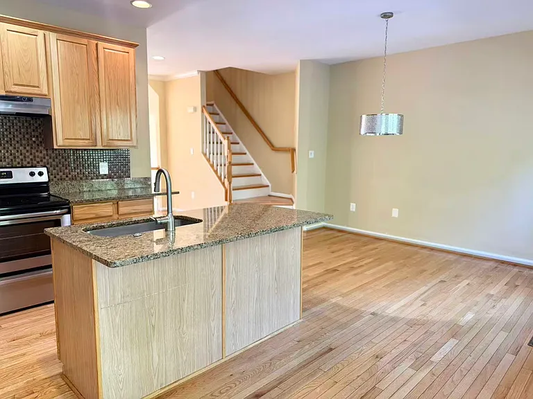 18489 Sierra Springs Sq — Photo 10