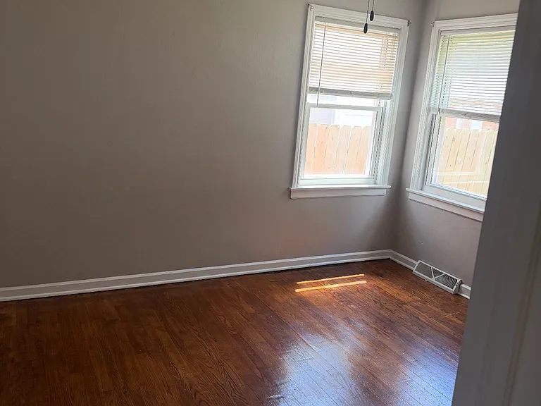 1570 Kenilworth Ave — Photo 15