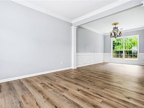 3rd image of 3939 Berwick Farm Dr