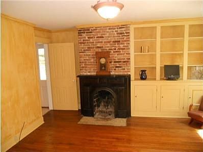 3rd image of 338 E College St