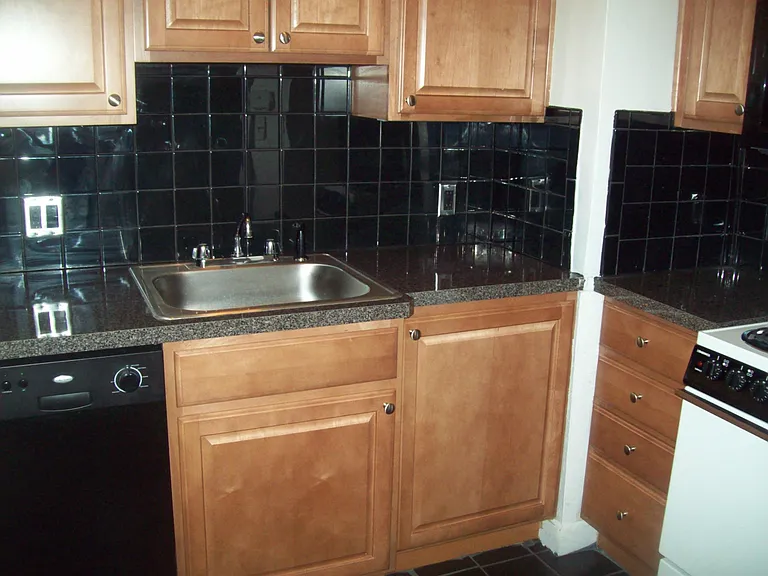 St. Regis Apartments — Photo 26