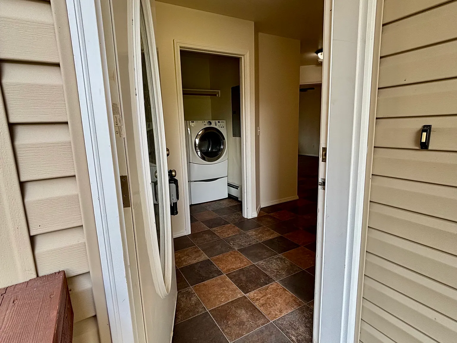 3 bed, 2.5 bath, 1817 sqft, $2,875 — Photo 3