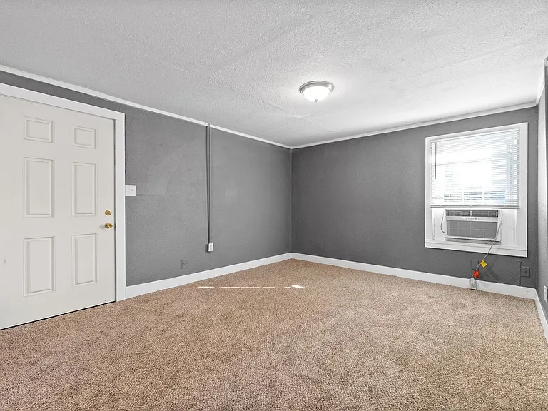 Lafayette Road-420 — Photo 7