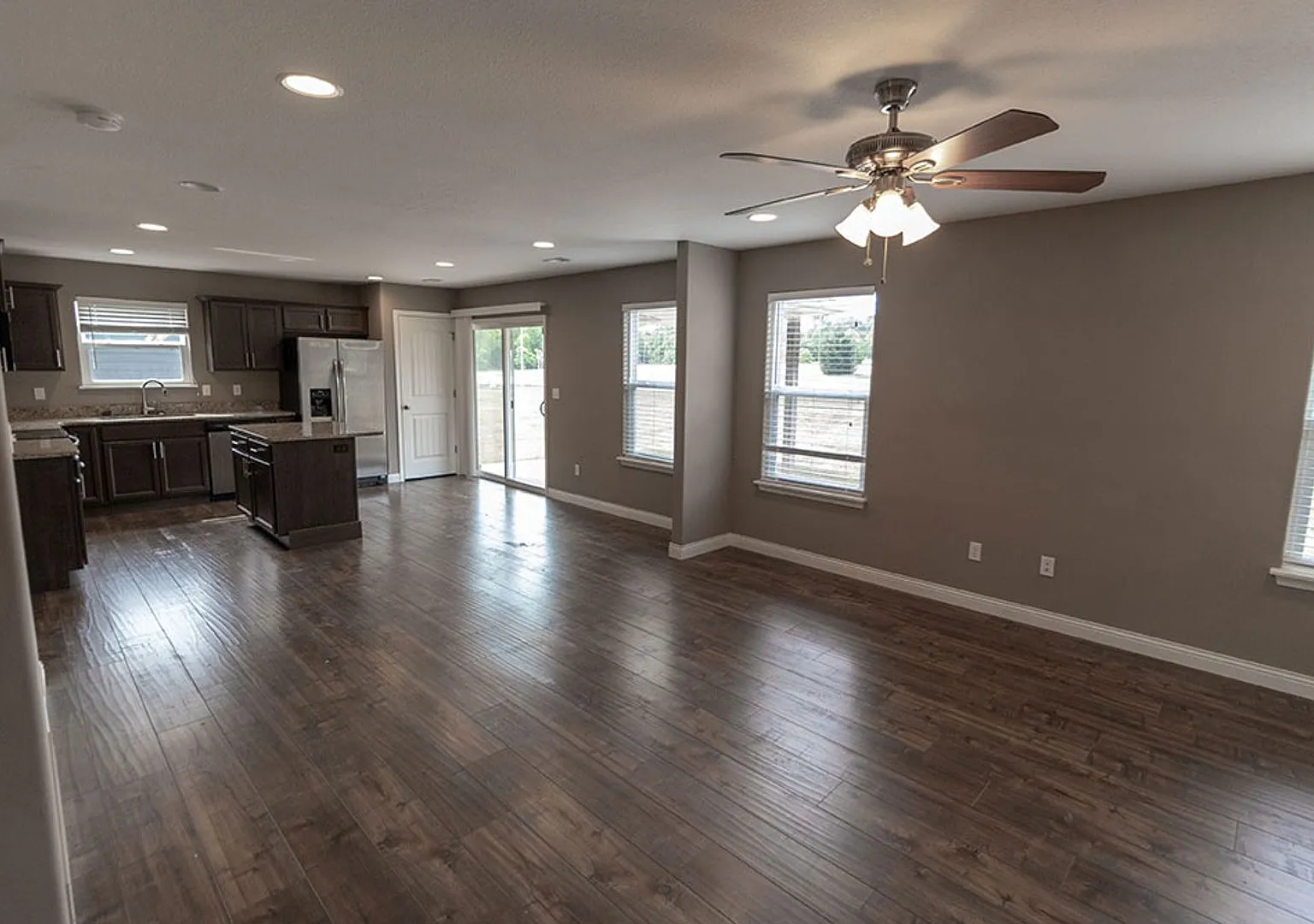 Beautiful 3 bedroom home — Photo 3