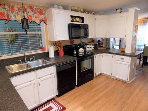 4th image of 1741 Balsam Ave