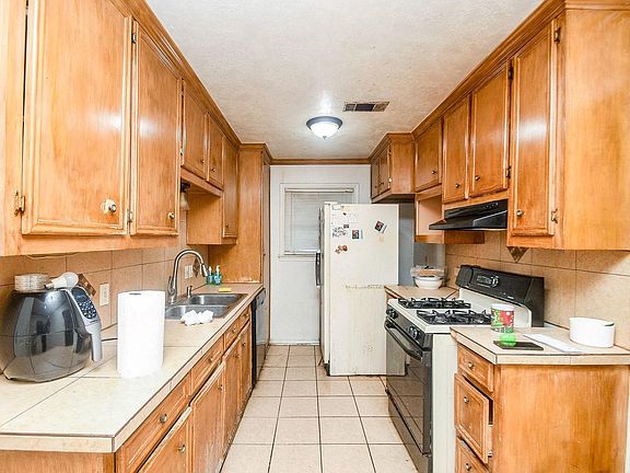 4th image of 5942 Pershing St