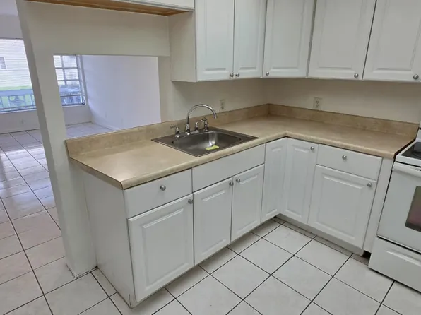 (undisclosed Address), Miami, FL 33162