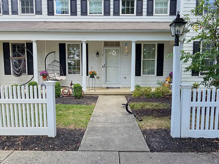 15 Summer Ln — Photo 1