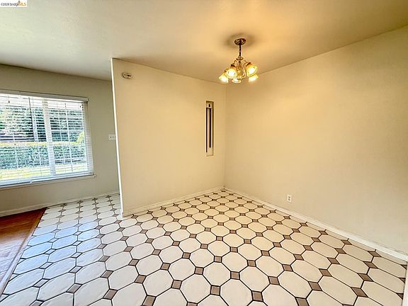 3rd image of 3407 Cowell Rd