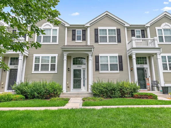 1753 Ruby Dr, Pingree Grove, IL 60140