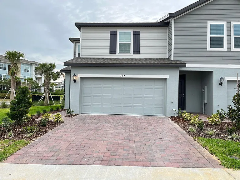 437 Legacy Loop — Photo 1