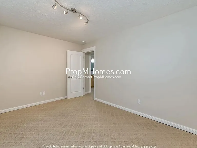 1907 SE 162nd Ave — Photo 16