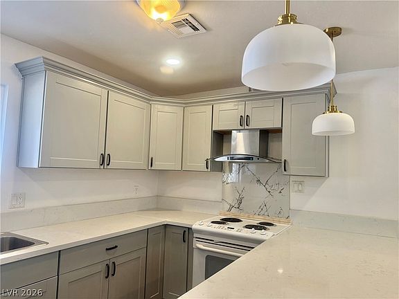 5th image of 6158 Woodbury Ave
