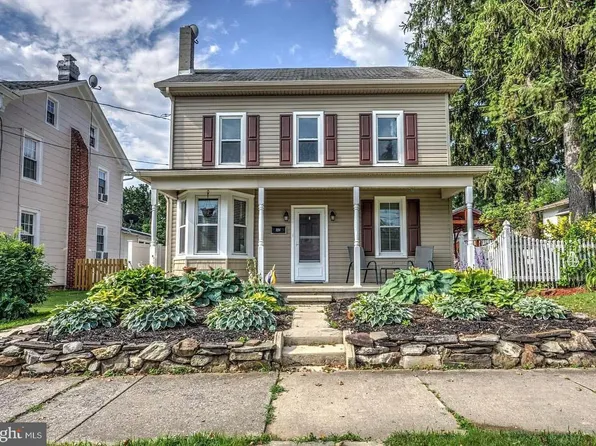 226 W Penn Ave, Robesonia, PA 19551