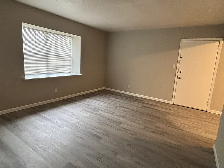 315 Hillcrest St #R — Photo 8