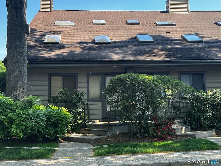 2289 Bedford St #D13 — Photo 2