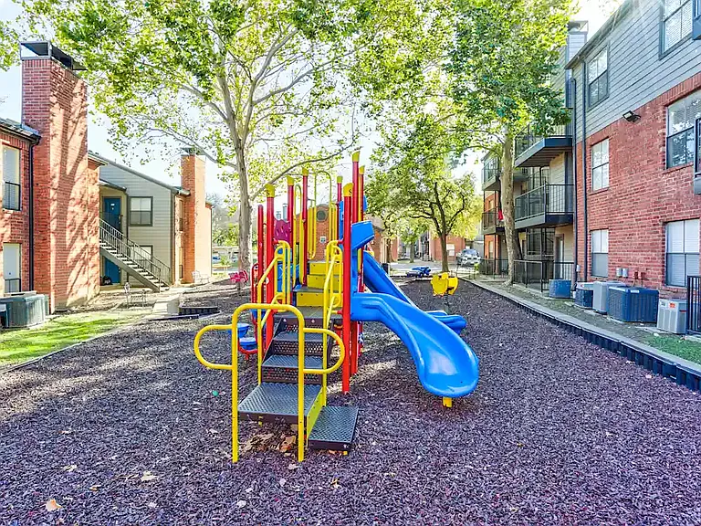 Spring Lake Village Apartments — Photo 23