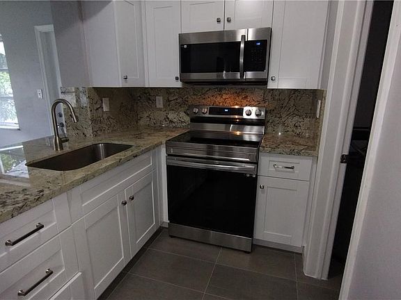 4th image of 6902 NW 76th Drive