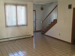 563 Mount Hope Ave, Fall River, MA 02724