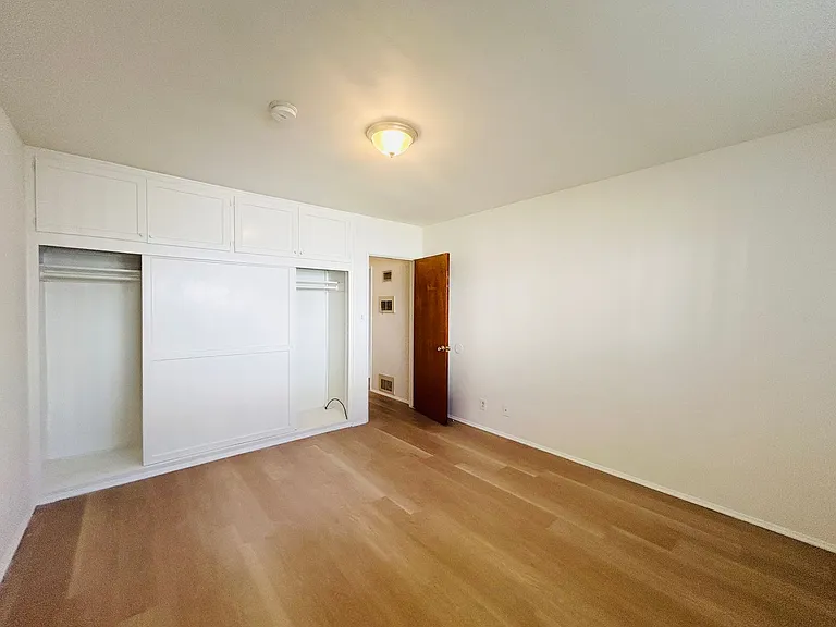 Wyandotte Apartments — Photo 10
