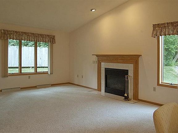 5th image of 4 Village Homes Dr