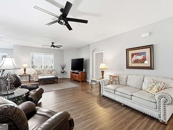 3rd image of 24 Aspen Way