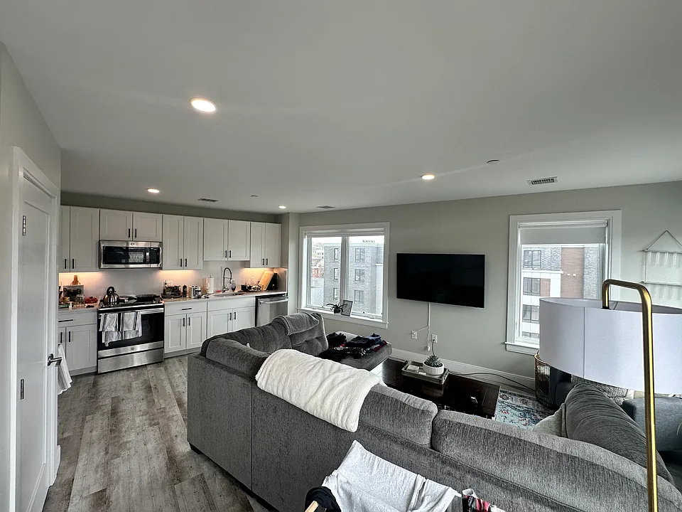 200-204 Old Colony Ave #612