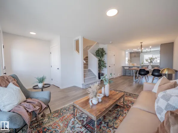 5224 Schonsee Dr NW, Edmonton, AB T5Z 0M5