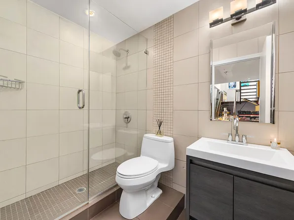 301 East 52nd Street image 15 of 16