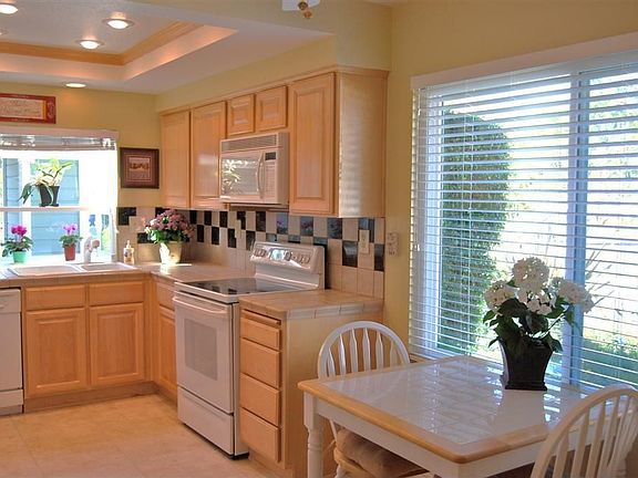 Remodelled Eat-in Kitchen