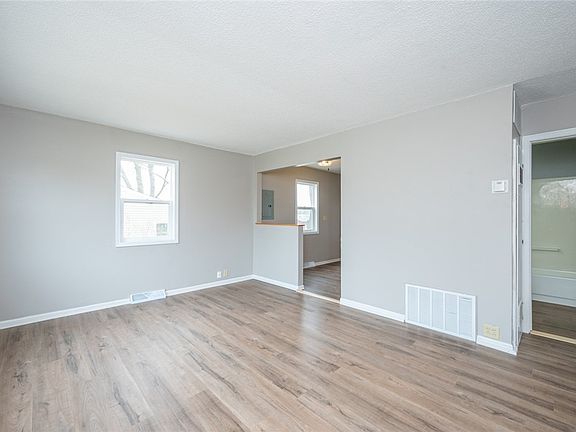 3rd image of 713 Phillips St