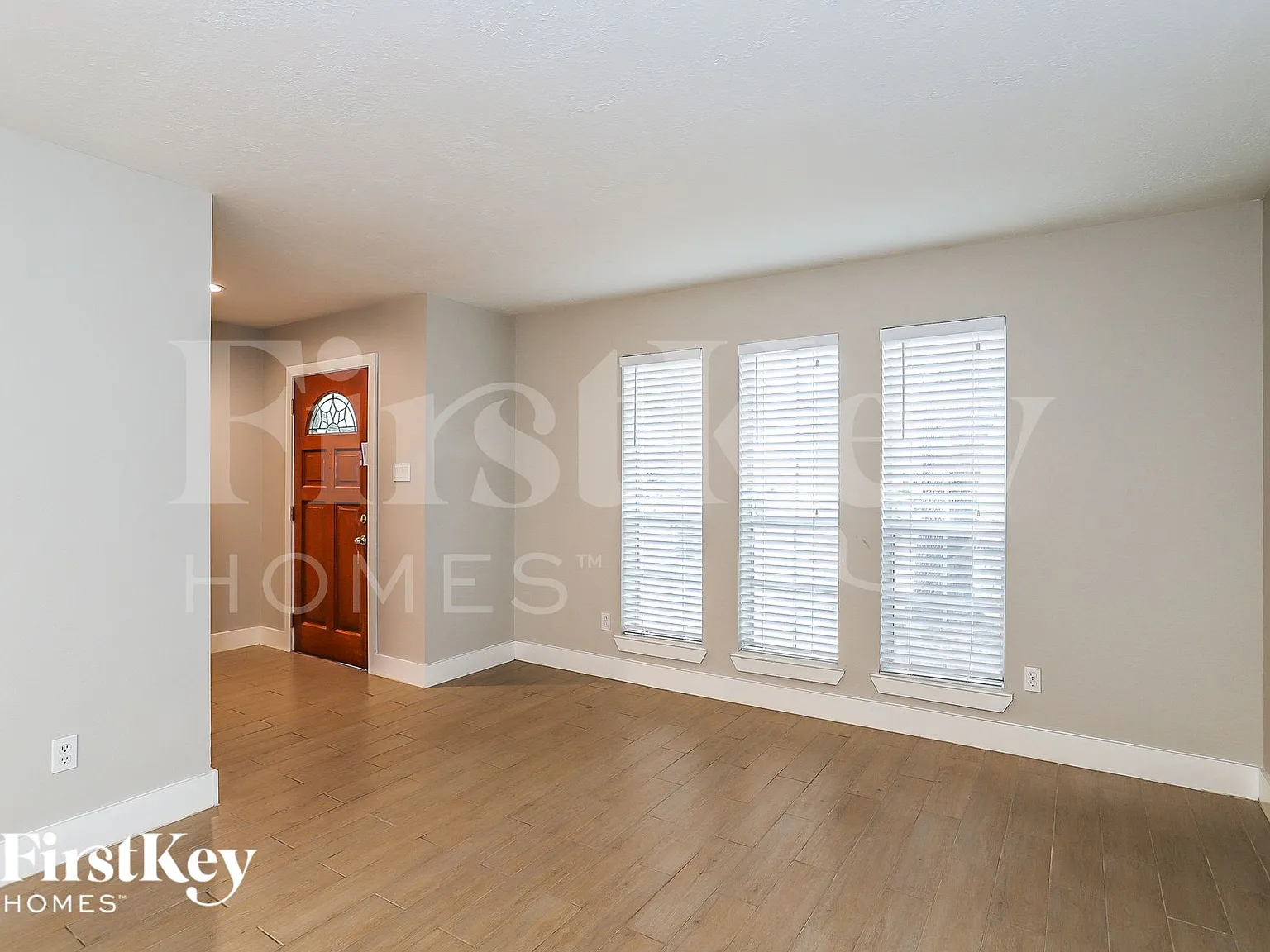 4 bed, 2.0 bath, 2616 sqft, $2,800 — Photo 2