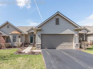 6062 Green Ash Dr, Brighton, MI