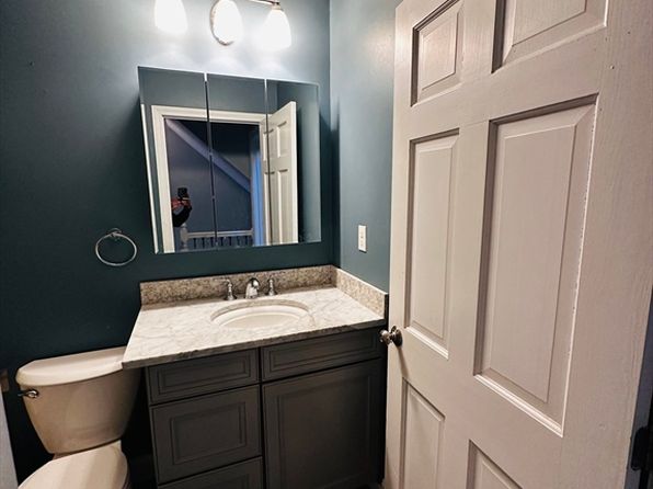 275 Donohue Rd APT 5, Dracut, MA 01826